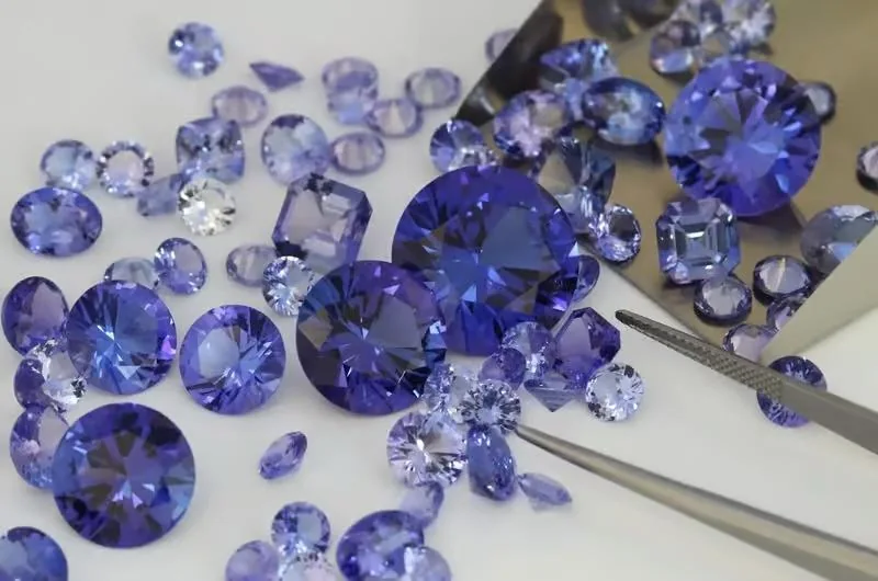 A Tanzanite Experience staff member at the jewelry counter